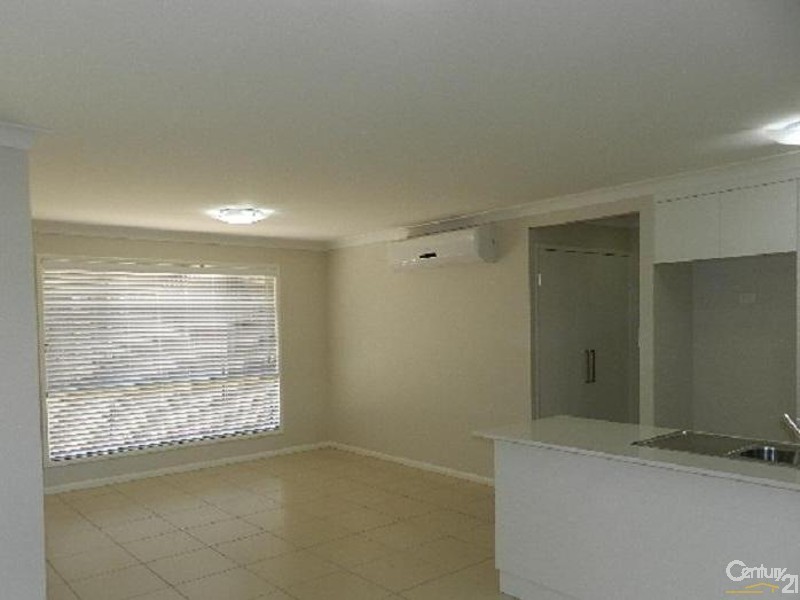 2/57 Holberton Street, Rockville QLD 4350