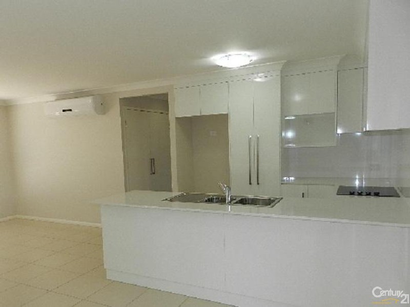 2/57 Holberton Street, Rockville QLD 4350