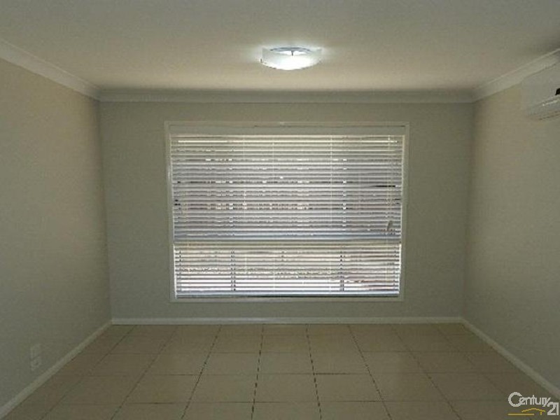 2/57 Holberton Street, Rockville QLD 4350