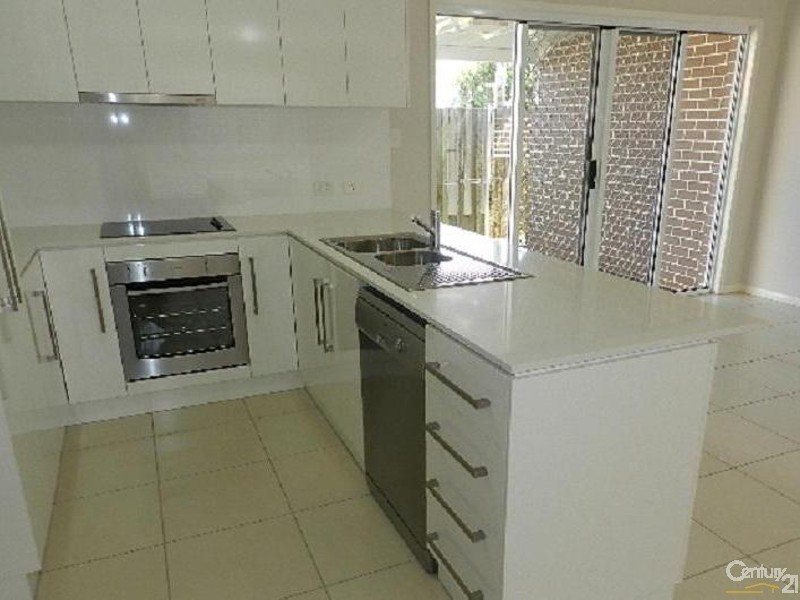 2/57 Holberton Street, Rockville QLD 4350