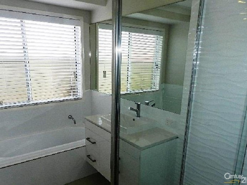 2/57 Holberton Street, Rockville QLD 4350