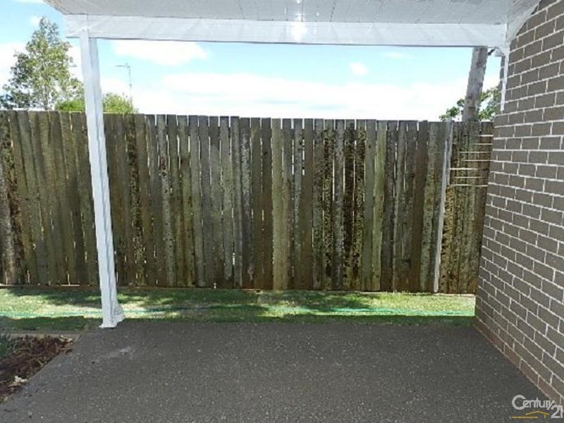 2/57 Holberton Street, Rockville QLD 4350