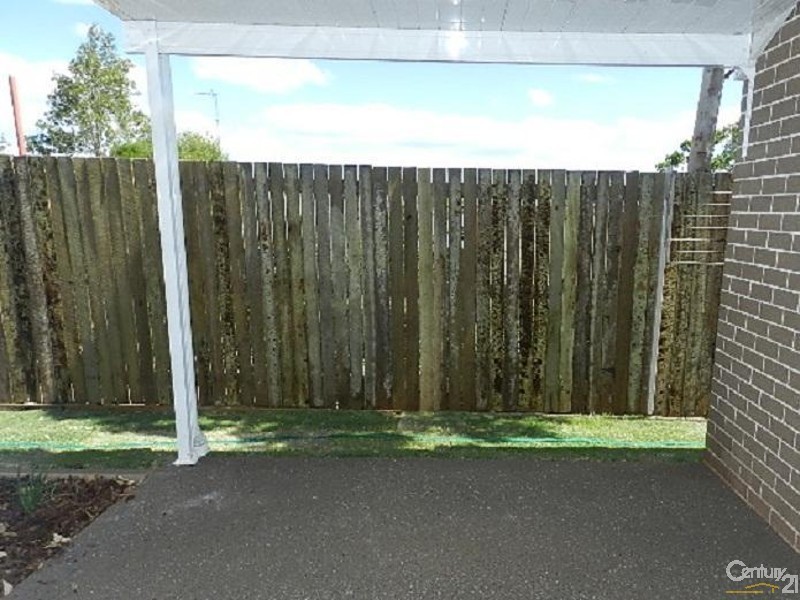 2/57 Holberton Street, Rockville QLD 4350