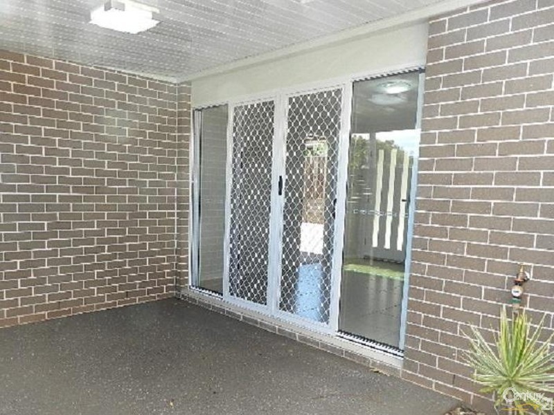 2/57 Holberton Street, Rockville QLD 4350