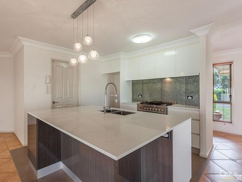 166 Spring Street, Middle Ridge QLD 4350