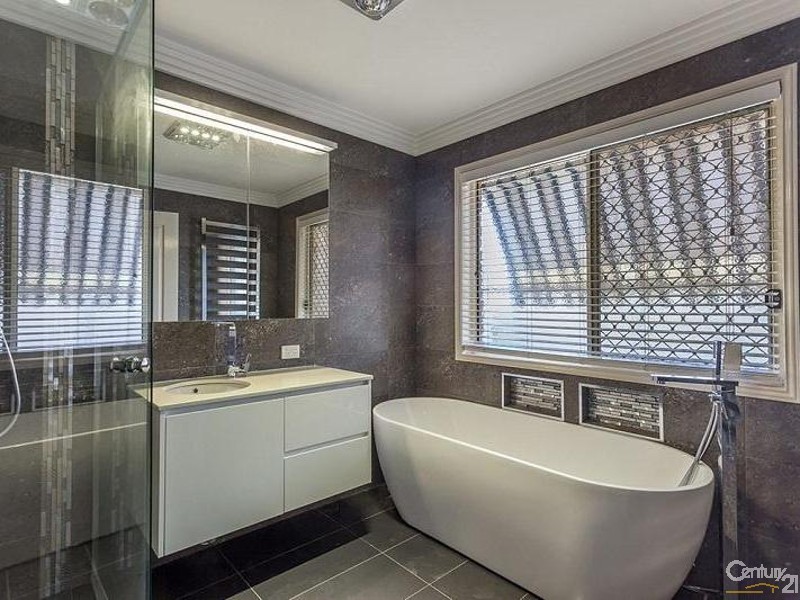 166 Spring Street, Middle Ridge QLD 4350