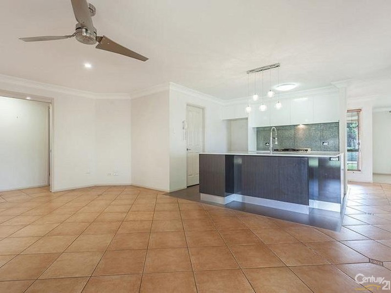 166 Spring Street, Middle Ridge QLD 4350