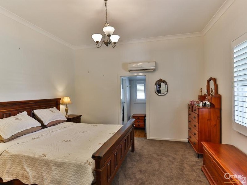 13 Anzac Avenue, Newtown QLD 4350