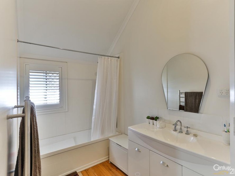 13 Anzac Avenue, Newtown QLD 4350