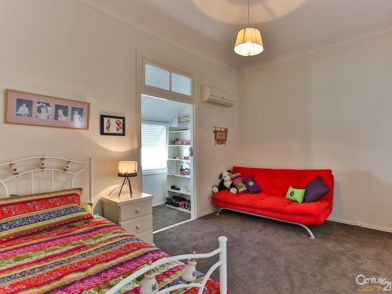 13 Anzac Avenue, Newtown QLD 4350