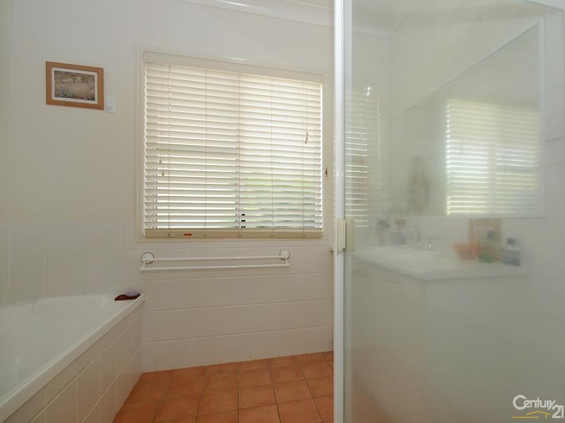 608 Hume Street, Middle Ridge QLD 4350