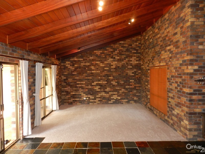 5 Lorna Court, Centenary Heights QLD 4350