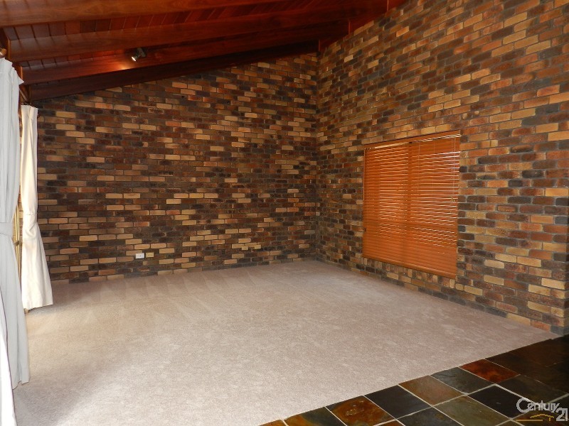 5 Lorna Court, Centenary Heights QLD 4350