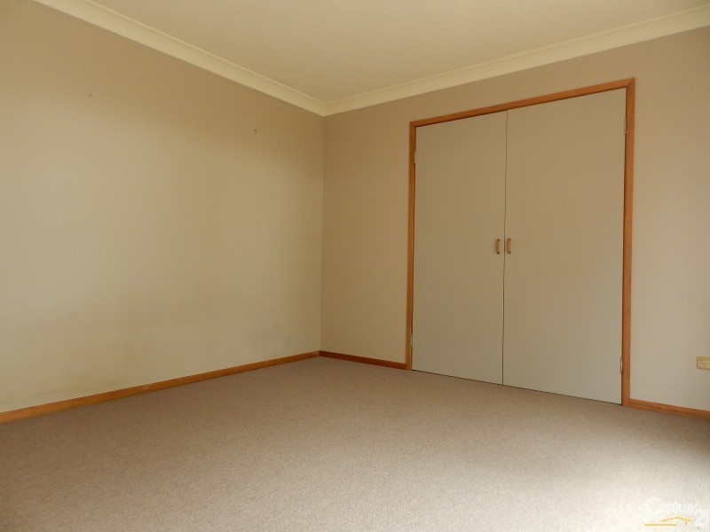 5 Lorna Court, Centenary Heights QLD 4350