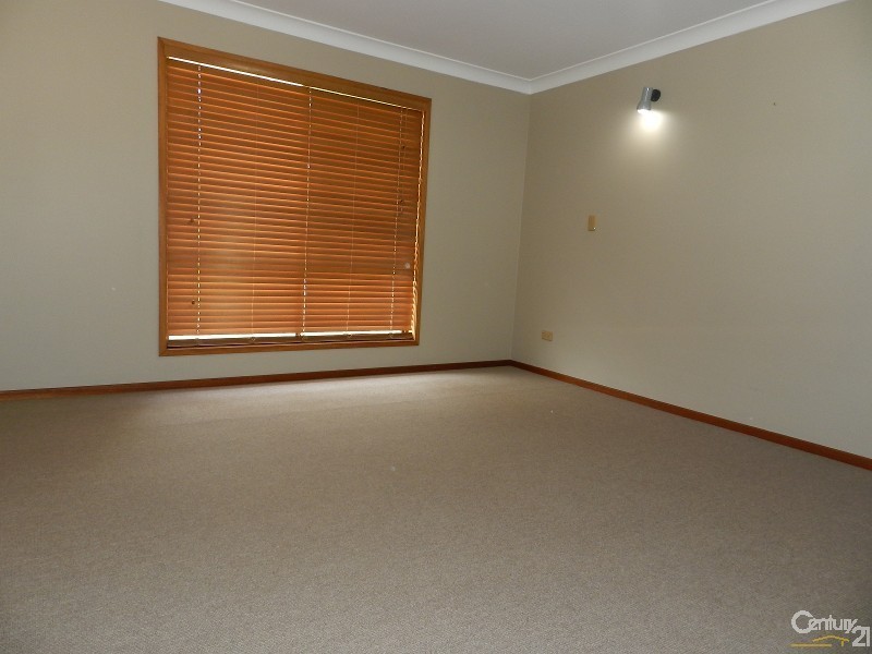 5 Lorna Court, Centenary Heights QLD 4350