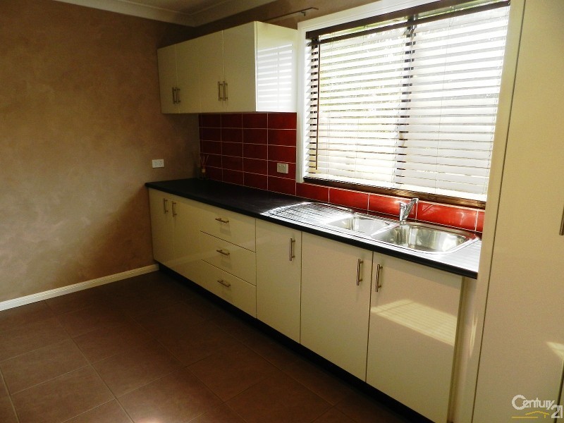 5 Lorna Court, Centenary Heights QLD 4350