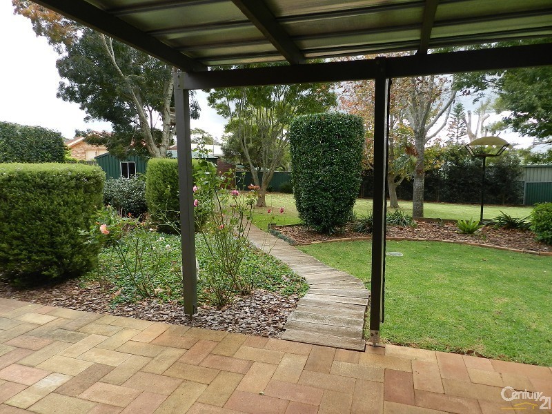 5 Lorna Court, Centenary Heights QLD 4350