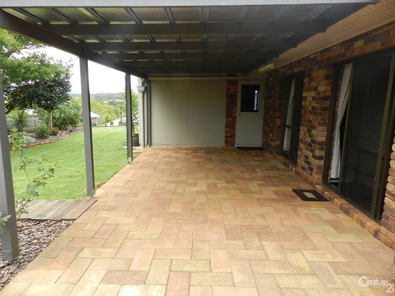 5 Lorna Court, Centenary Heights QLD 4350