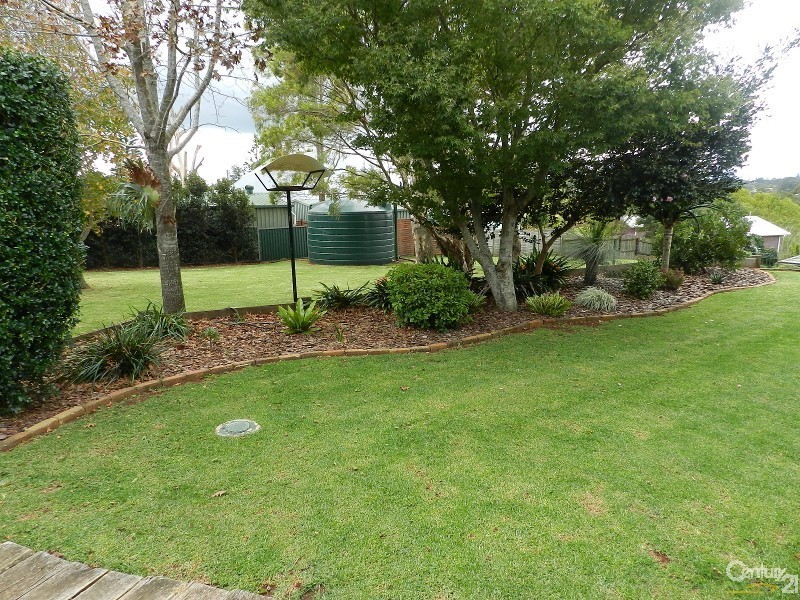 5 Lorna Court, Centenary Heights QLD 4350