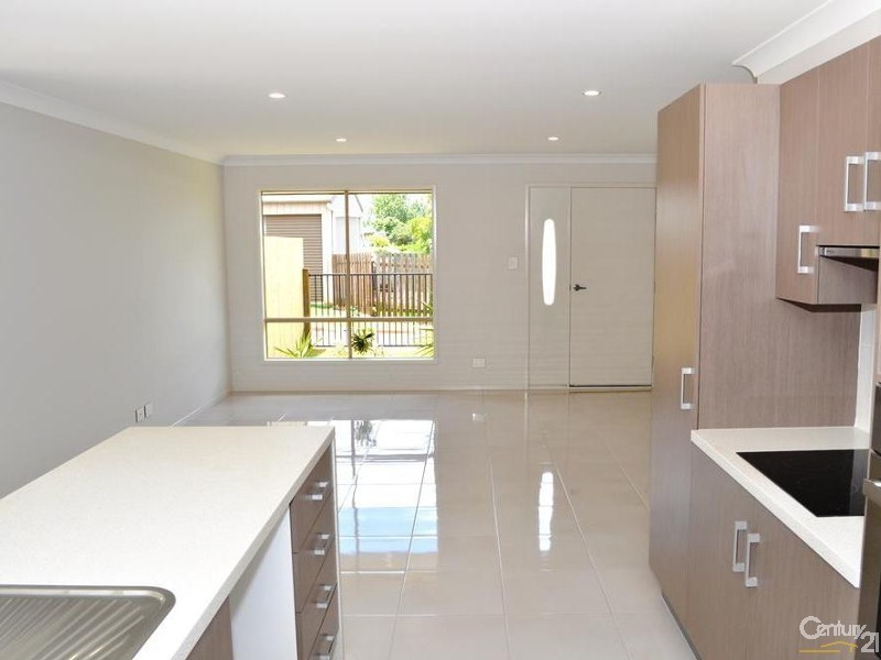 2/18 Williamson Lane, Wilsonton QLD 4350