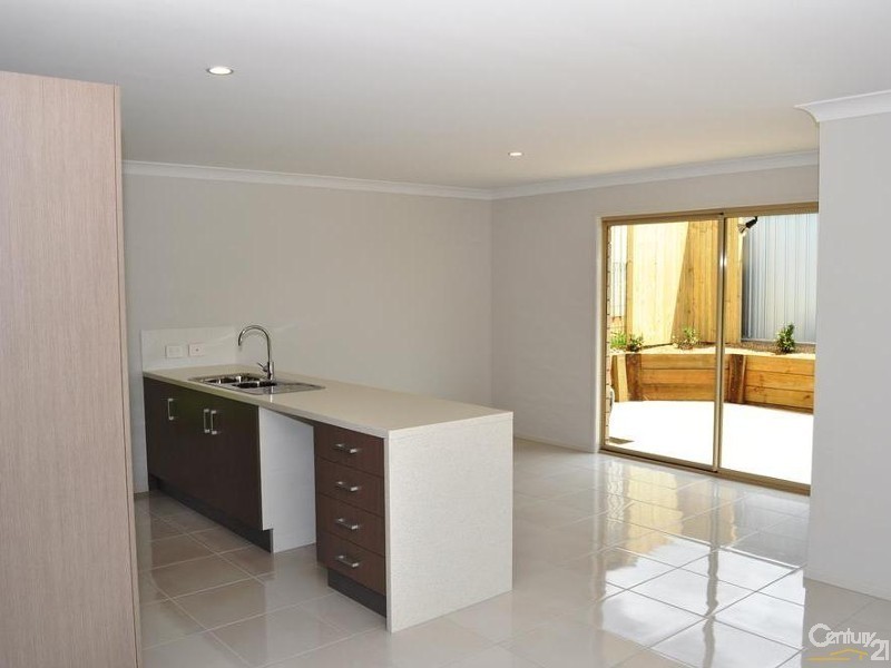 2/18 Williamson Lane, Wilsonton QLD 4350