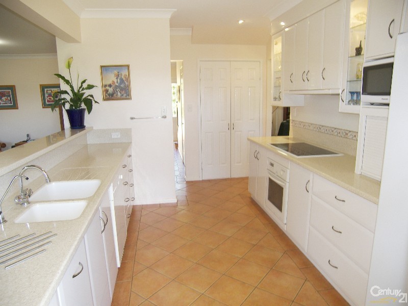 18 Robertson Crescent, Prince Henry Heights QLD 4350