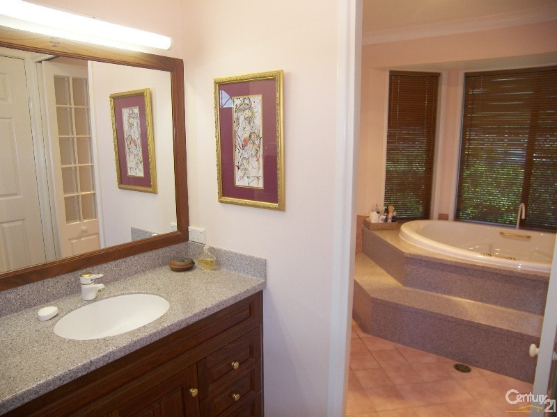 18 Robertson Crescent, Prince Henry Heights QLD 4350