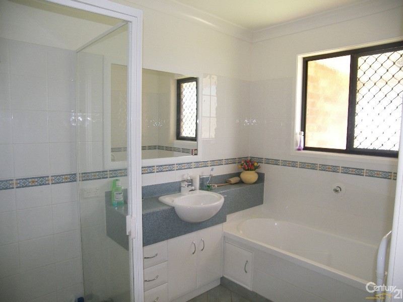 18 Robertson Crescent, Prince Henry Heights QLD 4350