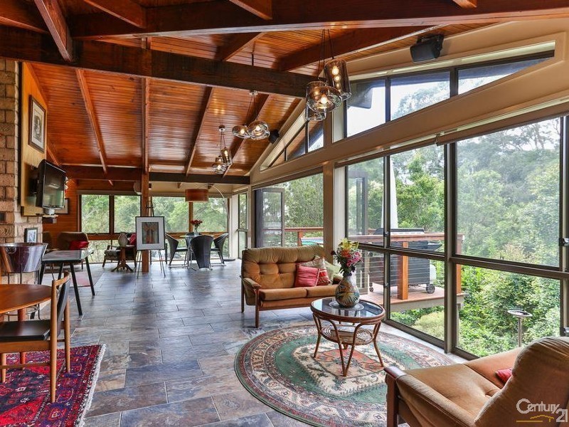 2 Swenson Street, Mount Lofty QLD 4350