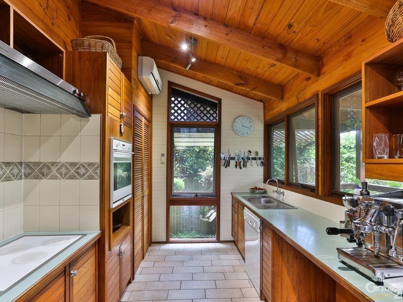 2 Swenson Street, Mount Lofty QLD 4350