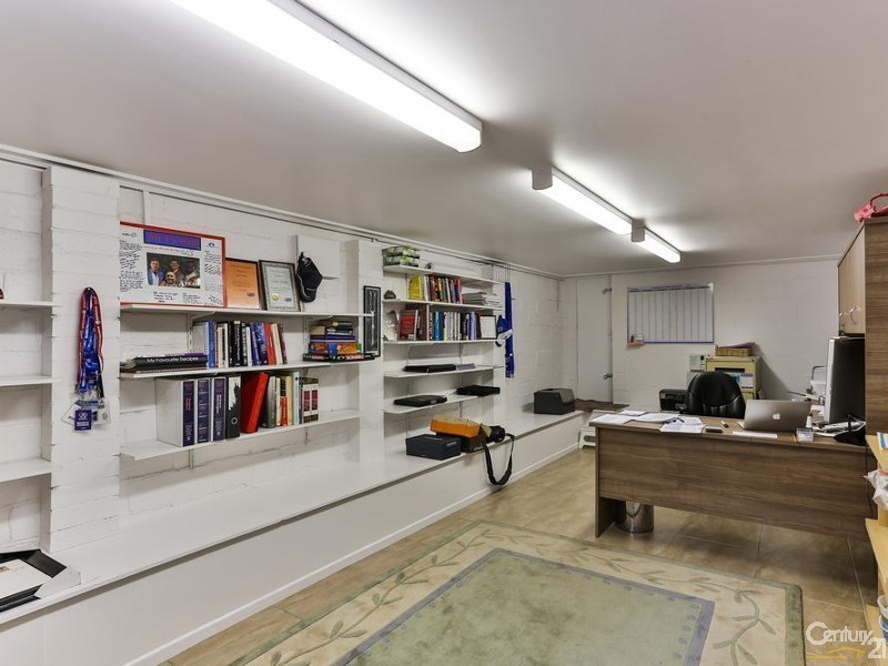 2 Swenson Street, Mount Lofty QLD 4350