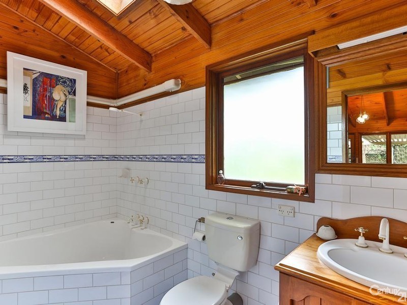 2 Swenson Street, Mount Lofty QLD 4350