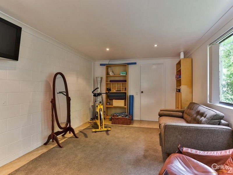 2 Swenson Street, Mount Lofty QLD 4350