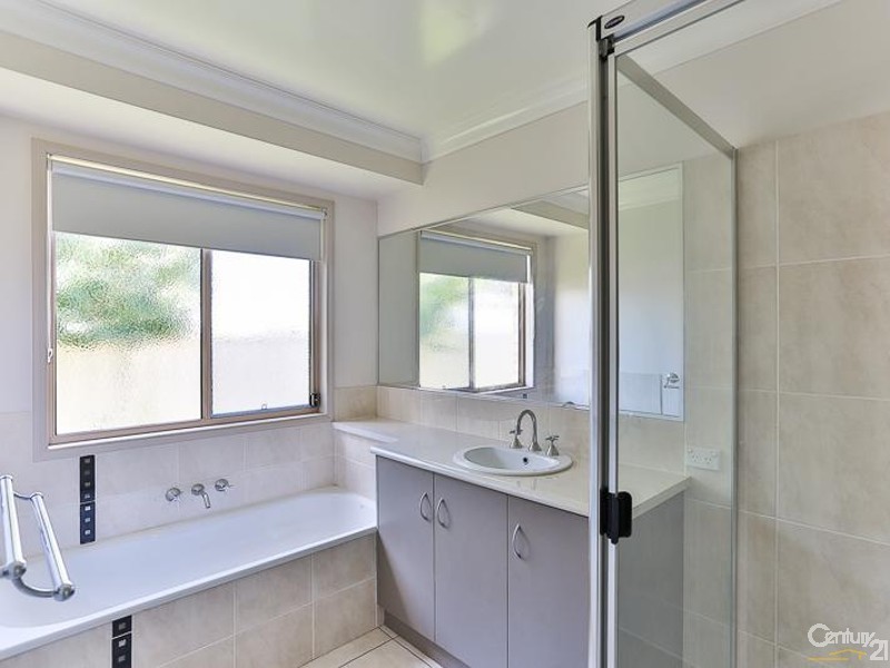 4 Winstanley Street, Newtown QLD 4350