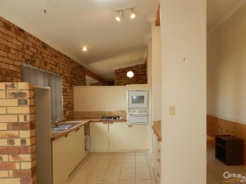 9  Lorraine Crescent, Centenary Heights QLD 4350