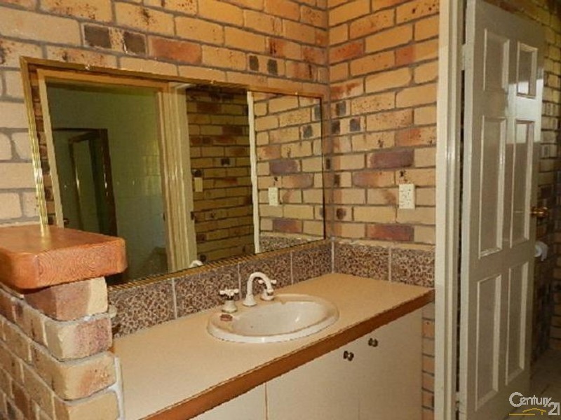 9  Lorraine Crescent, Centenary Heights QLD 4350