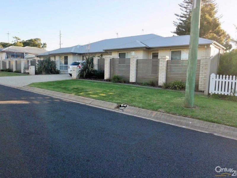 2/11 Boxsall Street, Newtown QLD 4350