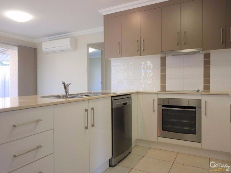 2/11 Boxsall Street, Newtown QLD 4350