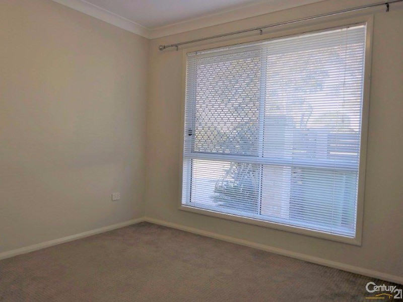 2/11 Boxsall Street, Newtown QLD 4350
