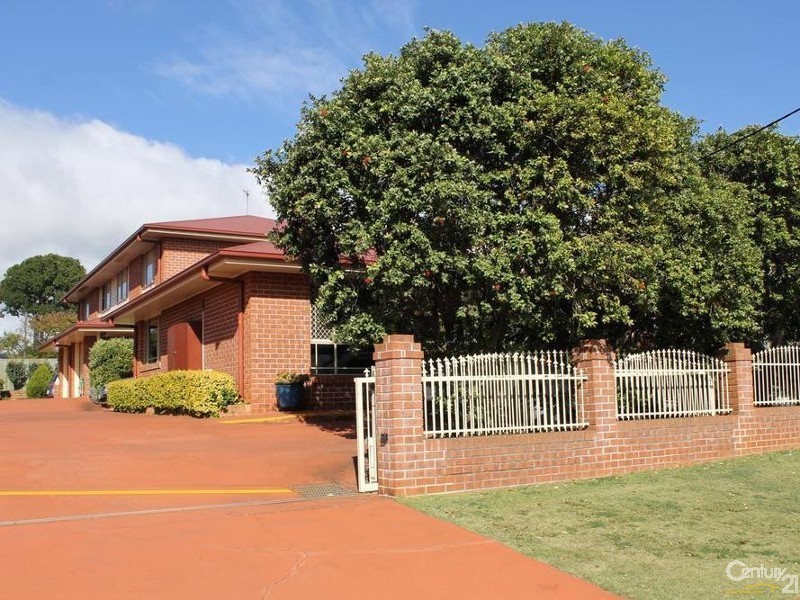 3/4 O’Quinn Street, Harristown QLD 4350