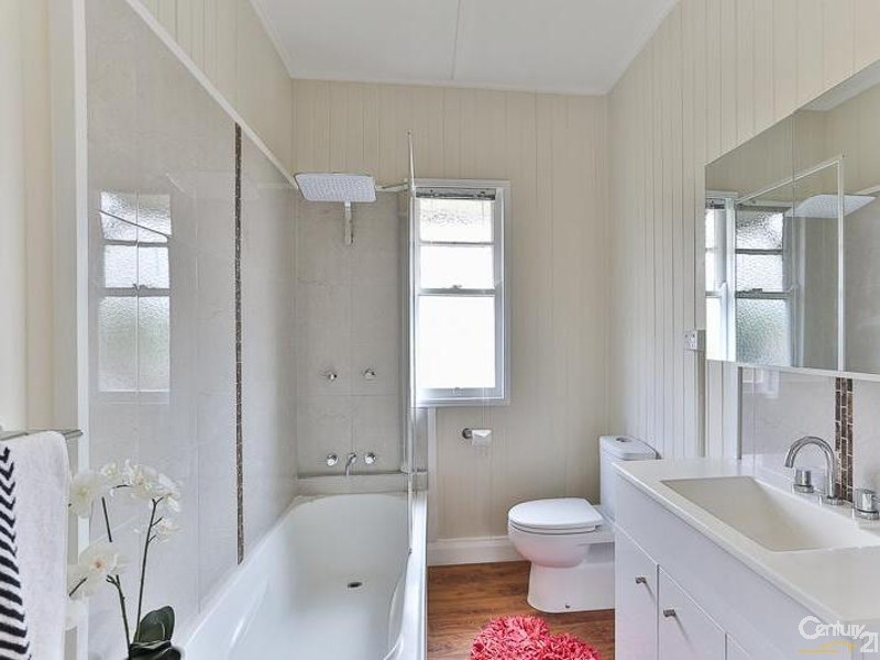 1 Weetwood Street, Newtown QLD 4350