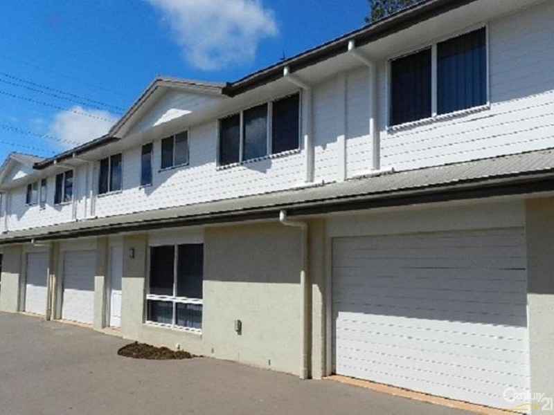 2/421 Tor Street, Newtown QLD 4350