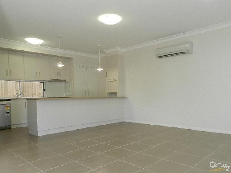 2/421 Tor Street, Newtown QLD 4350