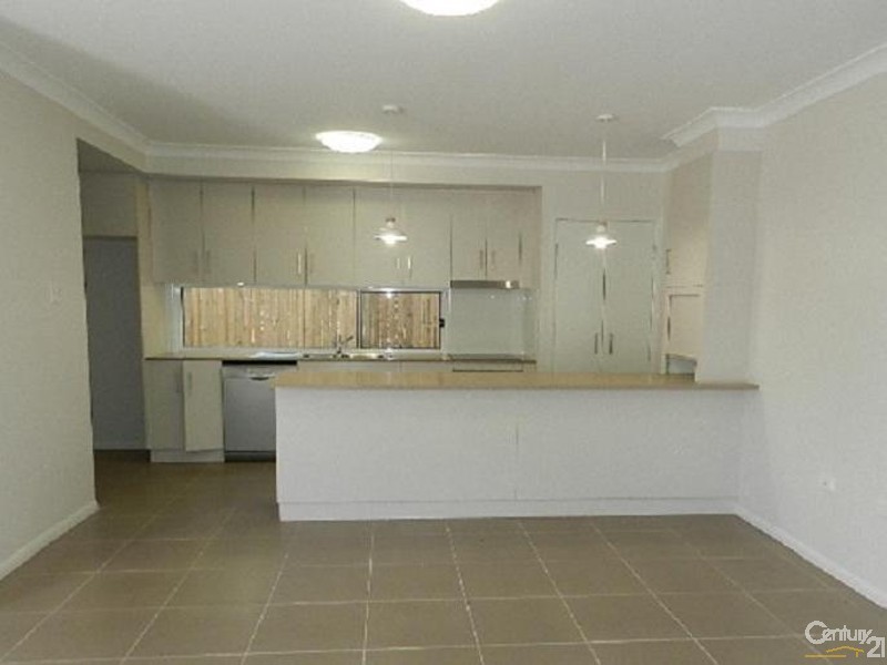 2/421 Tor Street, Newtown QLD 4350