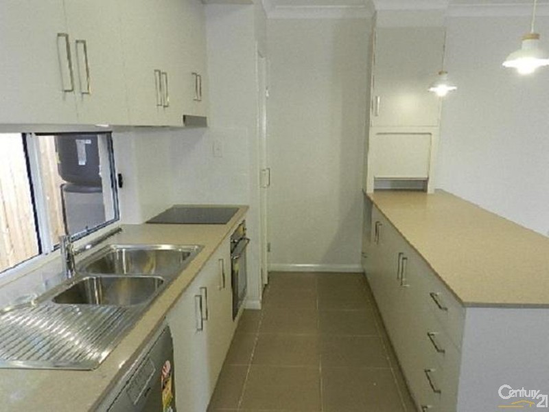 2/421 Tor Street, Newtown QLD 4350