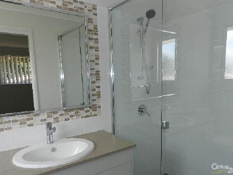 2/421 Tor Street, Newtown QLD 4350