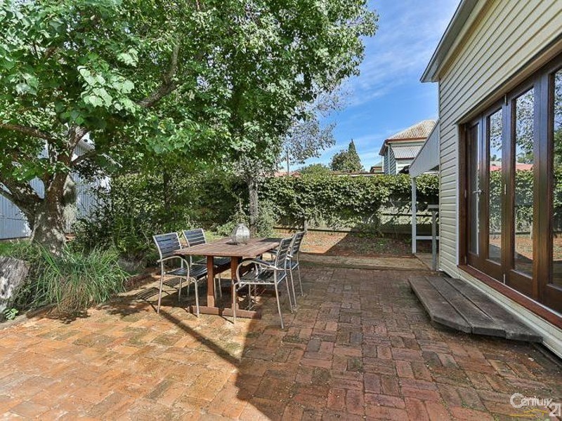 112 Neil Street, South Toowoomba QLD 4350