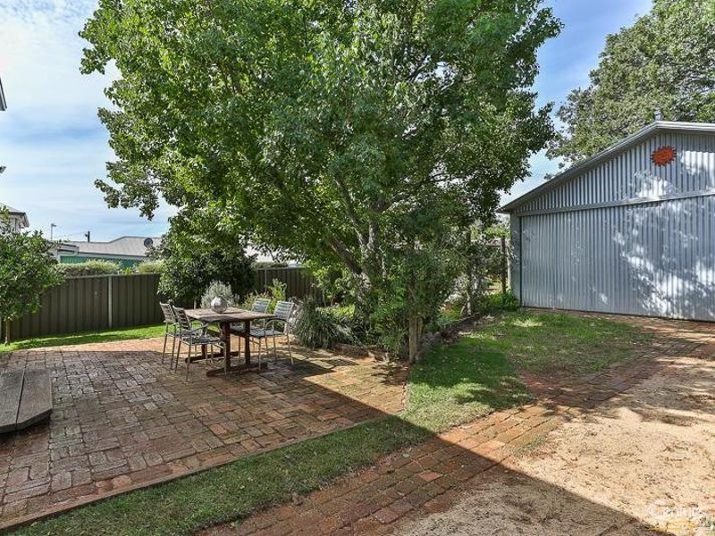 112 Neil Street, South Toowoomba QLD 4350