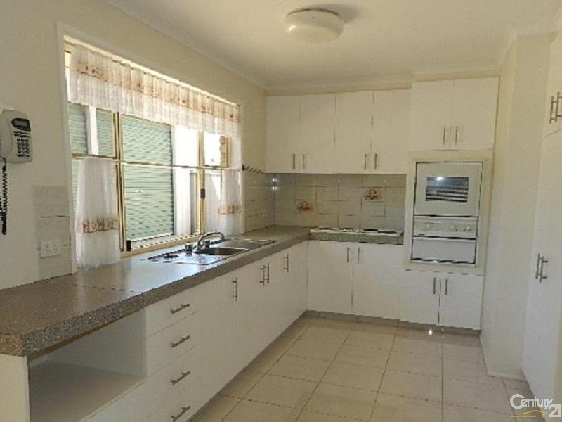 6 Blueberry Ash Court, Glenvale QLD 4350