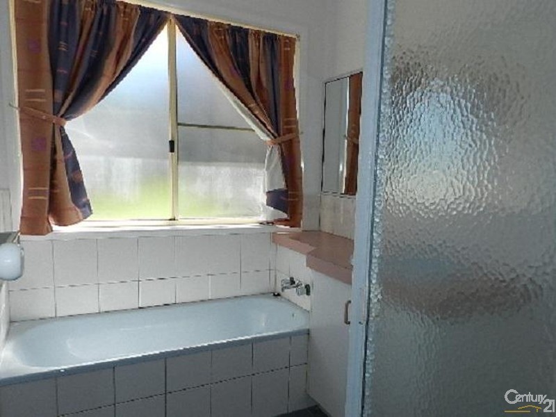 6 Blueberry Ash Court, Glenvale QLD 4350